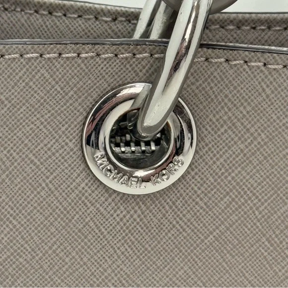 Michael Kors Cynthia Satchel Gray Saffiano Leather Chain Tote MK Charm - Picture 9 of 12